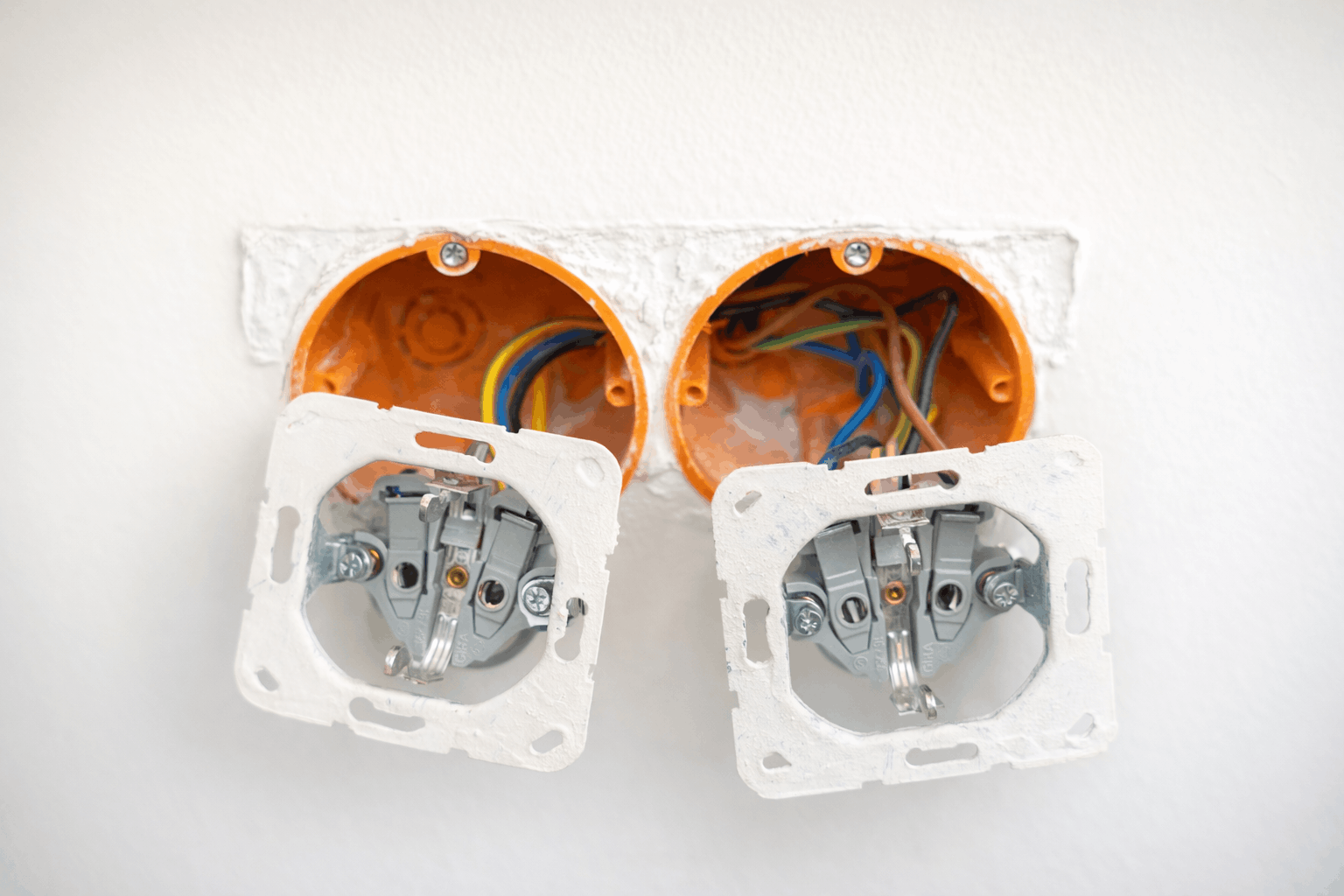Elektroinstallation durch Elektro Wildschütz GmbH – Hausinstallation und Gebäudetechnik in Neuss